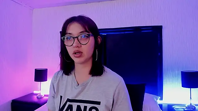 Snapshot of LilithBluum chatting on 04/12/26, 11:48 LilithBluum online show from 04/12/26, 11:48