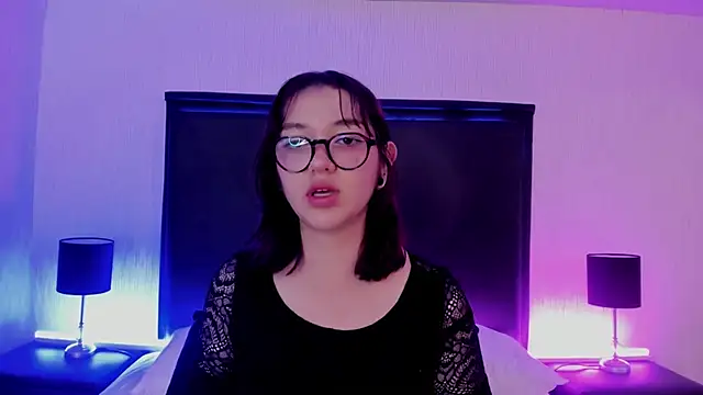 Snapshot of LilithBluum chatting on 04/16/26, 11:22 LilithBluum online show from 04/16/26, 11:22