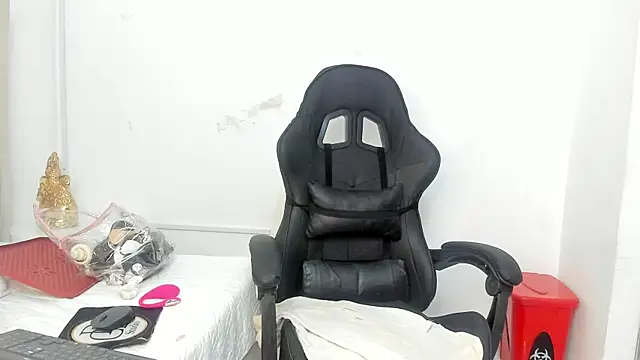 Abril Castroo online show from 05/16/26, 11:53