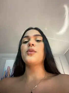 Bella-Ferrer online show from 04/18/26, 06:34