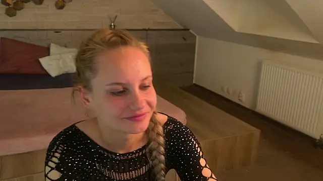 IceBlueBabe online show from 05/25/26, 07:42