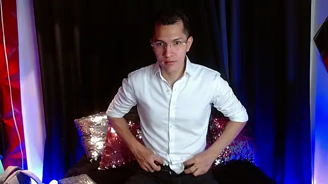 MilanDavid1 online show from 04/18/26, 05:17