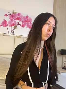 Snapshot of AmberVegaa chatting on 03/24/26, 12:43 AmberVegaa online show from 03/24/26, 12:43