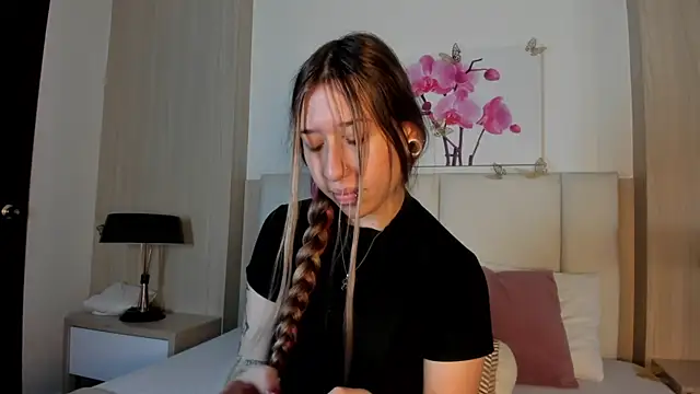 Snapshot of AmberVegaa chatting on 04/12/26, 04:56 AmberVegaa online show from 04/12/26, 04:56