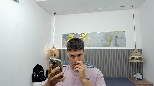 Snapshot of AlessandroFranco chatting on 03/20/26, 03:28 AlessandroFranco online show from 03/20/26, 03:28