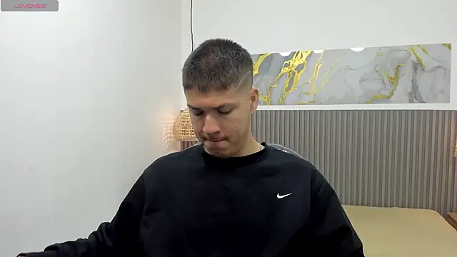 Snapshot of AlessandroFranco chatting on 04/14/26, 01:17 AlessandroFranco online show from 04/14/26, 01:17