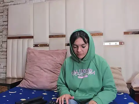 Alaia Blosson online show from 03/24/26, 12:54