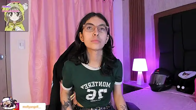 Molly A online show from 04/06/26, 03:02