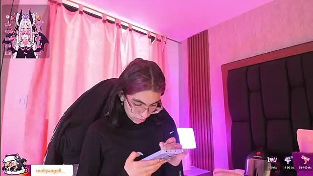 Snapshot of Molly_A chatting on 07/18/26, 03:27 Molly A online show from 07/18/26, 03:27