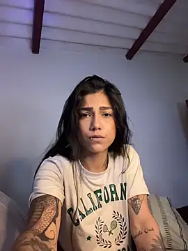 Snapshot of Twoshotsparty420 chatting on 04/13/26, 02:44 Twoshotsparty420 online show from 04/13/26, 02:44