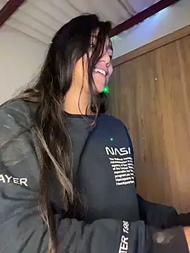 Snapshot of Twoshotsparty420 chatting on 04/15/26, 01:18 Twoshotsparty420 online show from 04/15/26, 01:18