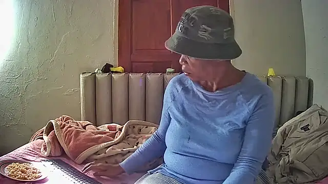 JoycyQueen online show from 04/04/26, 06:11