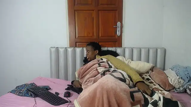 JoycyQueen online show from 04/23/26, 12:56