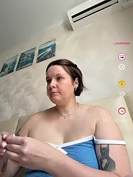 Snapshot of HubbaBaby chatting on 07/16/26, 12:00 HubbaBaby online show from 07/16/26, 12:00