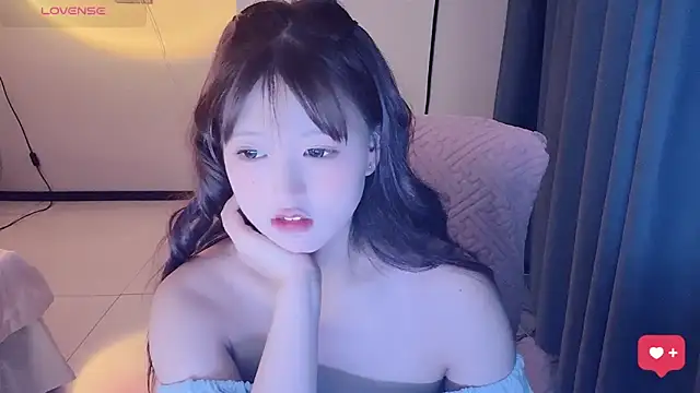 Snapshot of winnie-ww chatting on 05/11/26, 10:43 winnie-ww online show from 05/11/26, 10:43