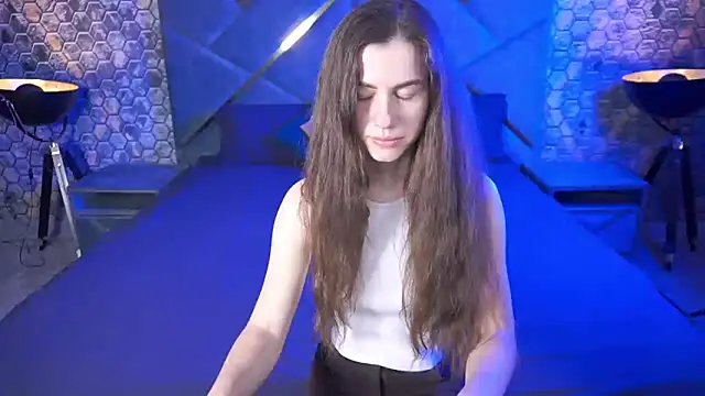 LittleJulii online show from 03/23/26, 04:00