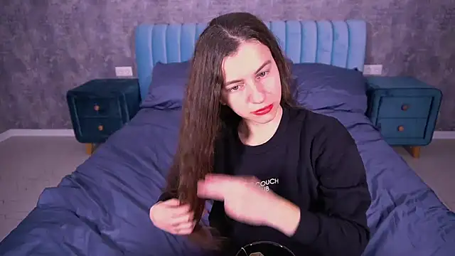 LittleJulii online show from 03/31/26, 07:25