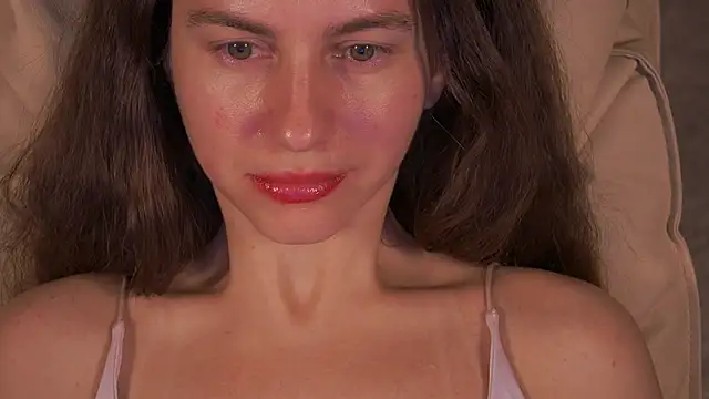 LittleJulii online show from 04/07/26, 07:58