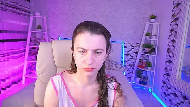 LittleJulii online show from 05/27/26, 04:09