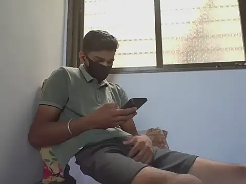 Snapshot of Roy3_2 chatting on 04/07/26, 06:58 Roy3 2 online show from 04/07/26, 06:58