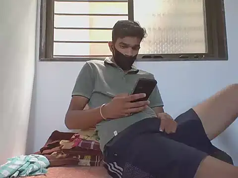 Snapshot of Roy3_2 chatting on 04/15/26, 07:59 Roy3 2 online show from 04/15/26, 07:59