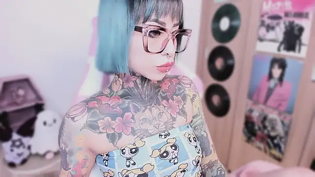 shes creepy online show from 03/31/26, 10:26