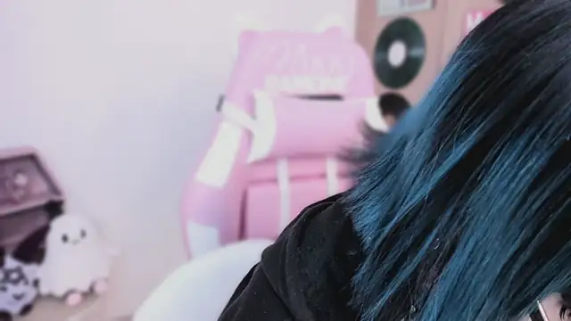 shes creepy online show from 04/10/26, 10:42