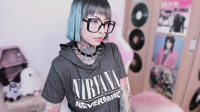 shes creepy online show from 04/15/26, 03:08