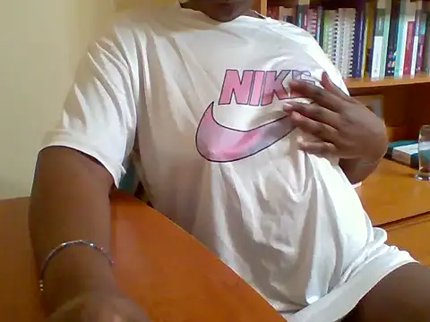 Snapshot of melaninebony2 chatting on 03/27/26, 06:19 melaninebony2 online show from 03/27/26, 06:19