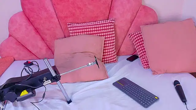 Meganlove   online show from 05/06/26, 03:02