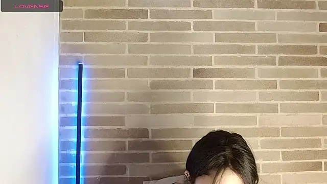 sweet-little online show from 05/20/26, 12:22
