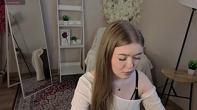 BlondeLina online show from 05/19/26, 04:41