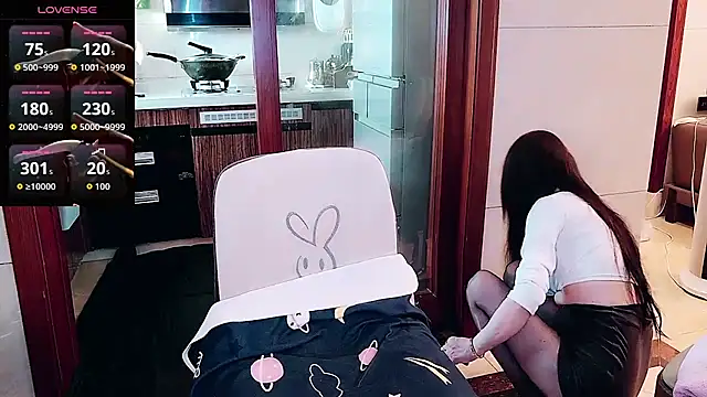 nuanuanbaobei online show from 04/18/26, 06:28