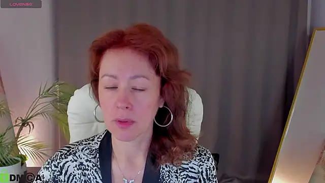 LeticiaRomano online show from 04/15/26, 03:57