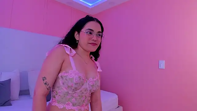 Snapshot of luna_veega chatting on 04/15/26, 04:47 luna veega online show from 04/15/26, 04:47