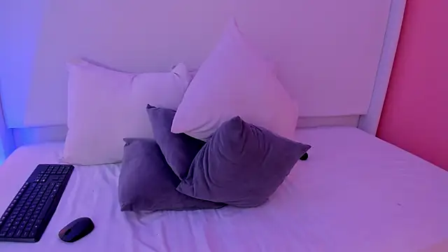 Snapshot of luna_veega chatting on 04/15/26, 07:58 luna veega online show from 04/15/26, 07:58