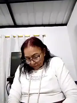 Snapshot of HOT_LATINA20 chatting on 03/28/26, 02:11 HOT LATINA20 online show from 03/28/26, 02:11