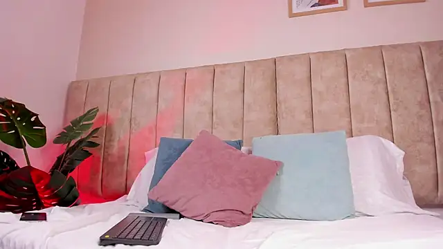 AgathaSavage online show from 05/19/26, 02:40