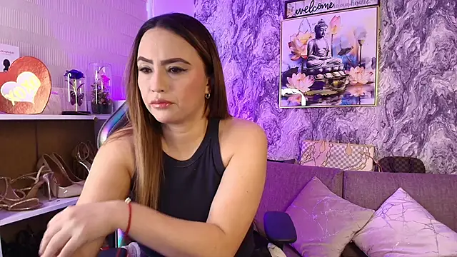 Katalina Alvarezz online show from 05/06/26, 06:46