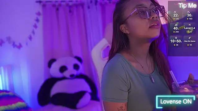 Snapshot of nahomy_2308 chatting on 04/11/26, 11:25 nahomy 2308 online show from 04/11/26, 11:25