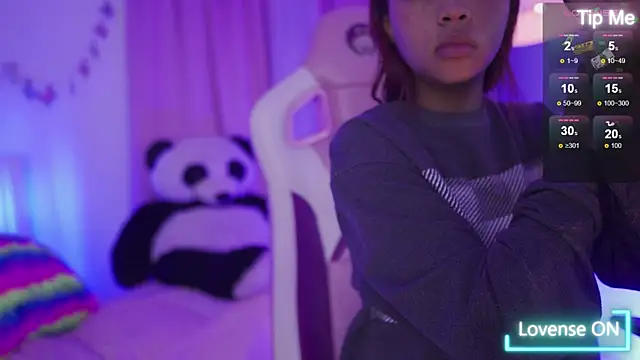 Snapshot of nahomy_2308 chatting on 04/16/26, 12:06 nahomy 2308 online show from 04/16/26, 12:06