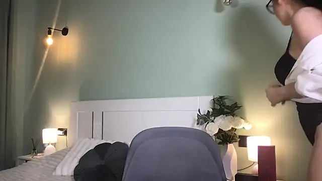 DianaaLight online show from 06/12/26, 03:00