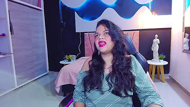 scarlettt  joness online show from 04/24/26, 02:14