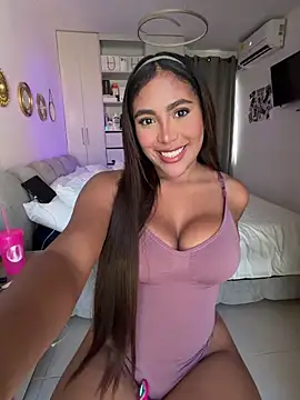 Snapshot of SaraValentina11 chatting on 03/26/26, 06:57 SaraValentina11 online show from 03/26/26, 06:57