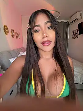 Snapshot of SaraValentina11 chatting on 04/01/26, 06:05 SaraValentina11 online show from 04/01/26, 06:05