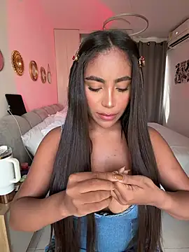 Snapshot of SaraValentina11 chatting on 04/11/26, 06:45 SaraValentina11 online show from 04/11/26, 06:45