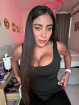 Snapshot of SaraValentina11 chatting on 04/13/26, 06:35 SaraValentina11 online show from 04/13/26, 06:35