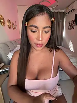 Snapshot of SaraValentina11 chatting on 04/15/26, 08:31 SaraValentina11 online show from 04/15/26, 08:31