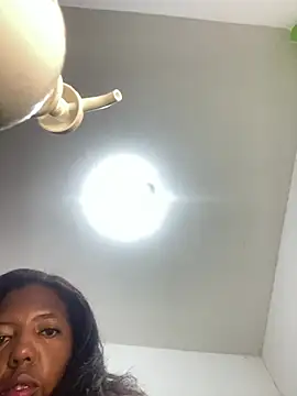 Snapshot of Brenda_hot27 chatting on 04/12/26, 10:20 Brenda hot27 online show from 04/12/26, 10:20