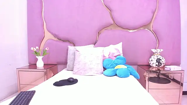 LaurendPink online show from 03/26/26, 02:33